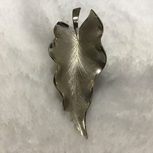 Vintage Giovanni Leaf Brooch Silver Tone. Astonishing Leaf Vein Texture
